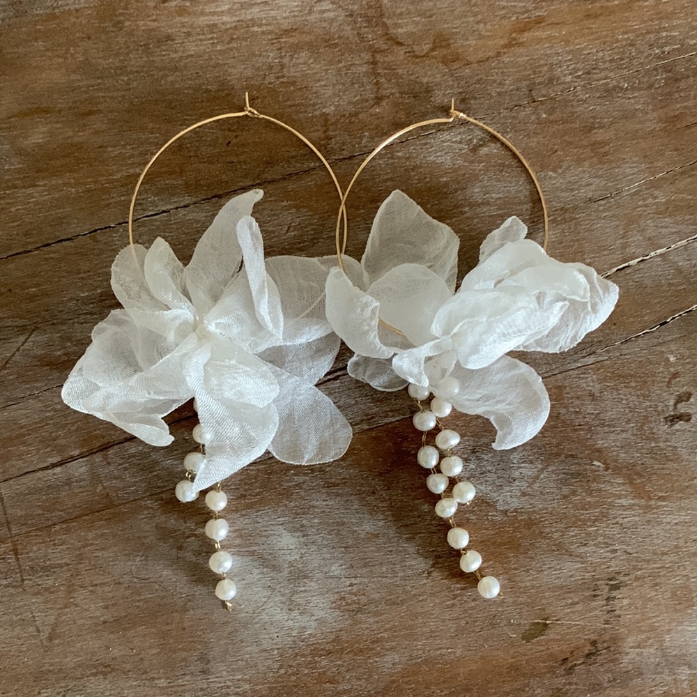 Stella & Ruby chiffon and pearl hoop, drop earrings. Gold and white.